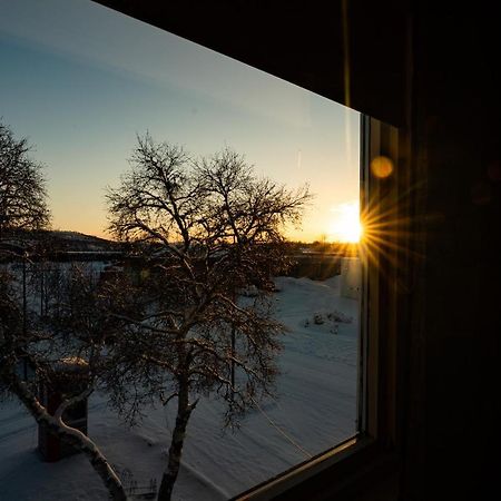 Motel Mix Tana Spiseri Og Overnatting Zewnętrze zdjęcie
