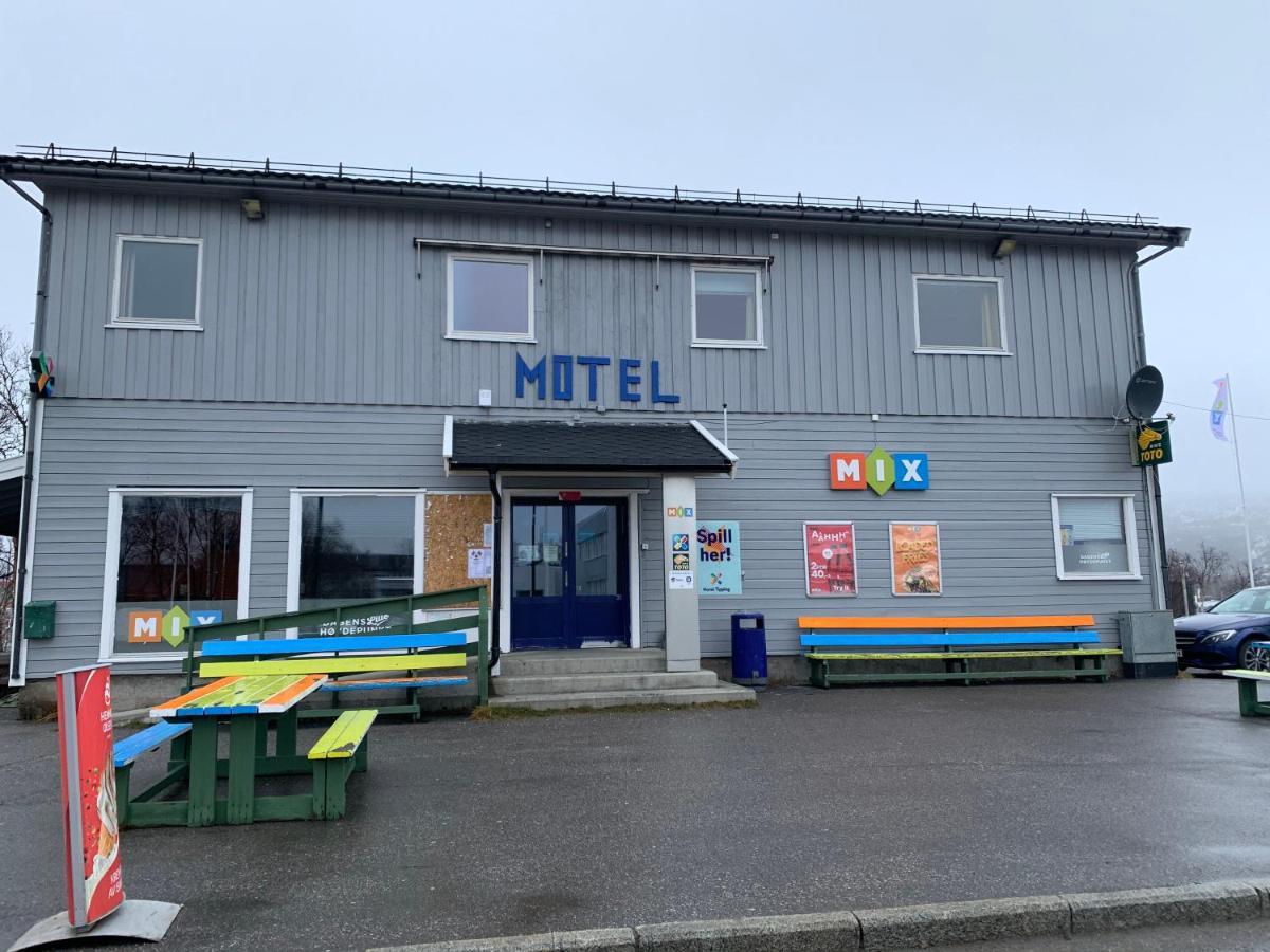 Motel Mix Tana Spiseri Og Overnatting Zewnętrze zdjęcie